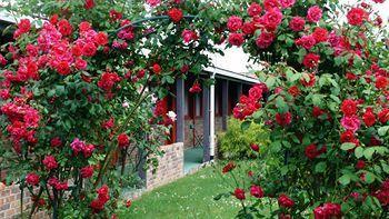 Hotel Restaurant Les Jardins D'epone 2*
