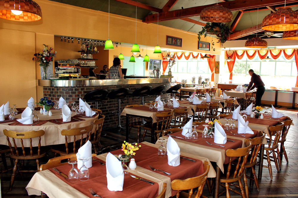 Hotel Restaurant Les Jardins D'epone Épône