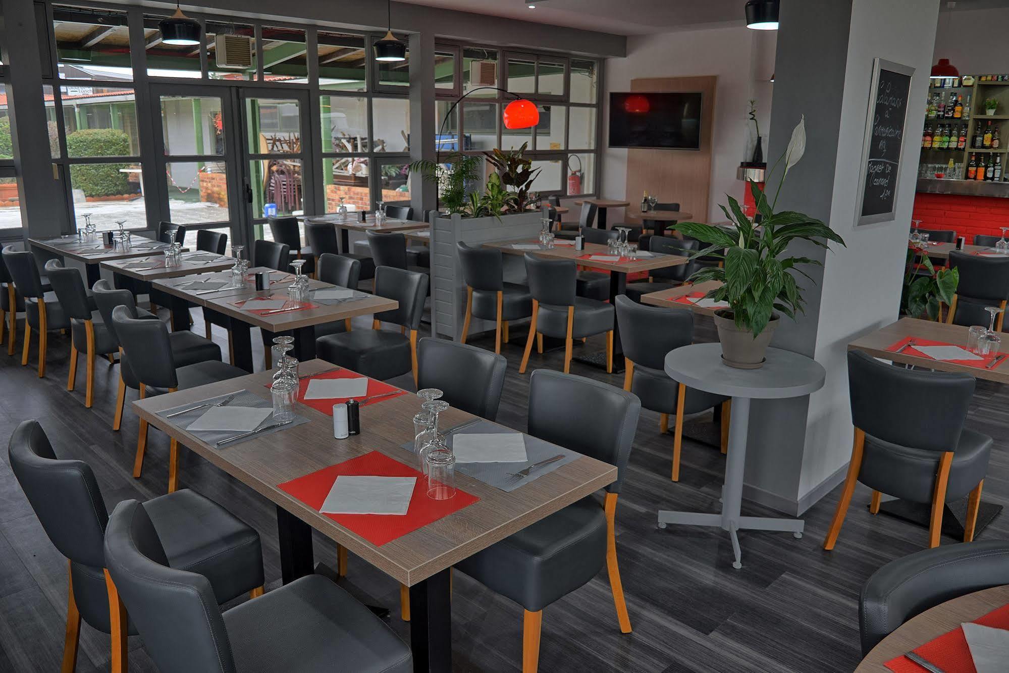 Restaurant Les Jardins D'epone Hotel 2*